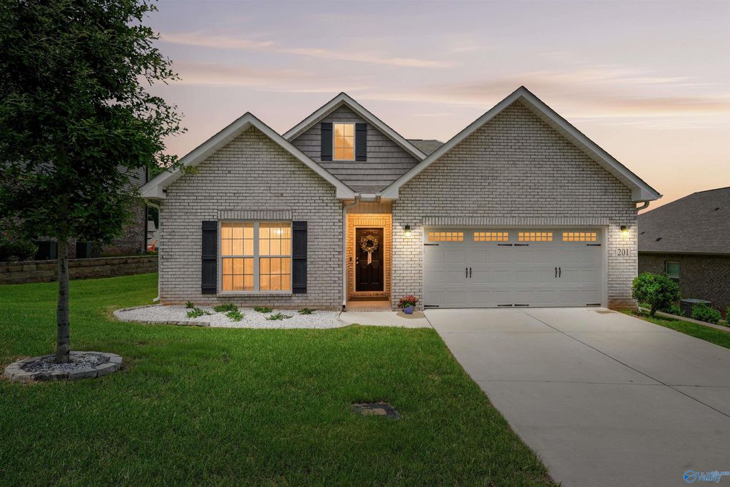 201 Paul Drive, Brownsboro, AL 35741