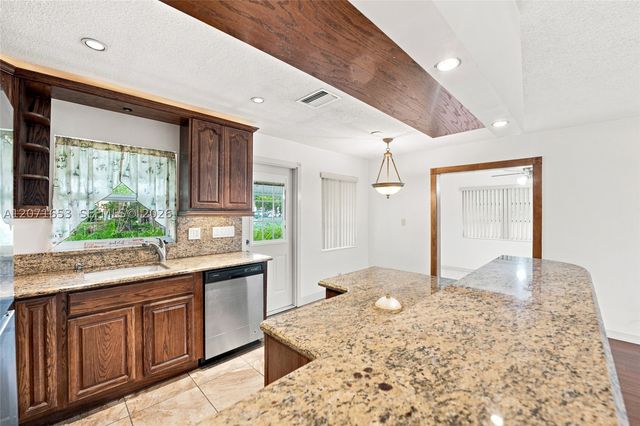 4305 NW 1 TER, Deerfield Beach, FL 33064