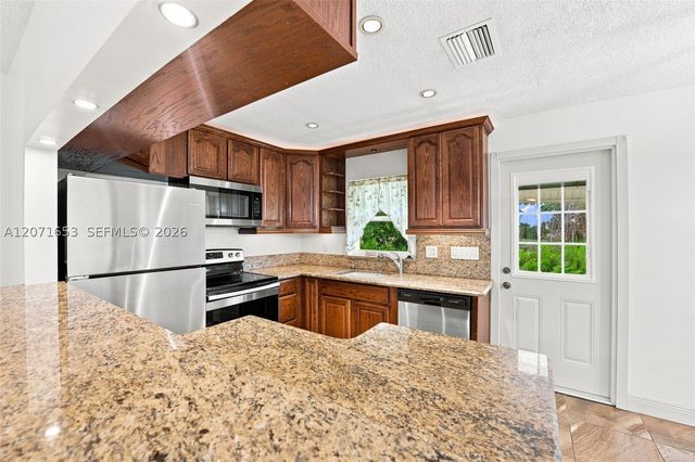 4305 NW 1 TER, Deerfield Beach, FL 33064