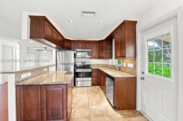 4305 NW 1 TER, Deerfield Beach, FL 33064