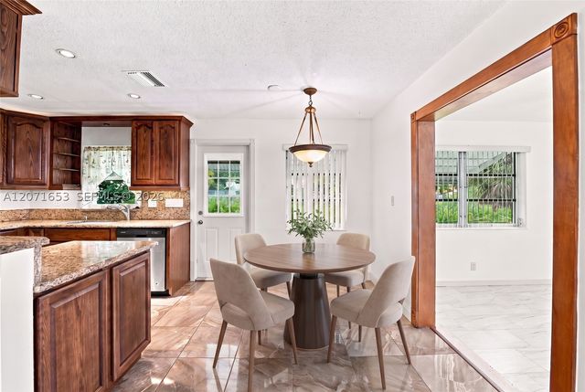 4305 NW 1 TER, Deerfield Beach, FL 33064