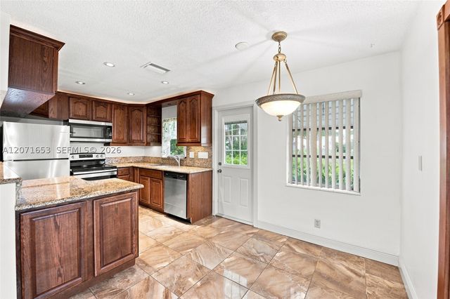 4305 NW 1 TER, Deerfield Beach, FL 33064