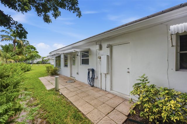 4305 NW 1 TER, Deerfield Beach, FL 33064