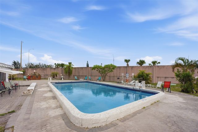 4305 NW 1 TER, Deerfield Beach, FL 33064