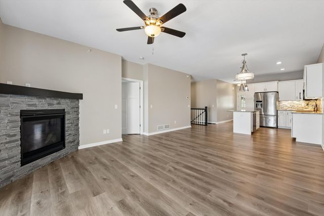 4147 Blakewood Drive, Shakopee, MN 55379