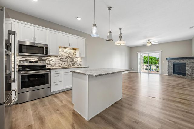 4147 Blakewood Drive, Shakopee, MN 55379