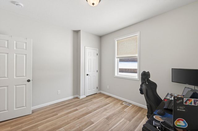 8599 Oakview Way N, Maple Grove, MN 55369