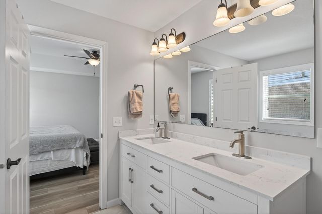 8599 Oakview Way N, Maple Grove, MN 55369