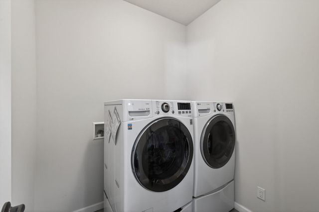 8599 Oakview Way N, Maple Grove, MN 55369