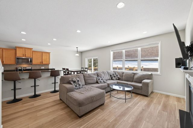 8599 Oakview Way N, Maple Grove, MN 55369