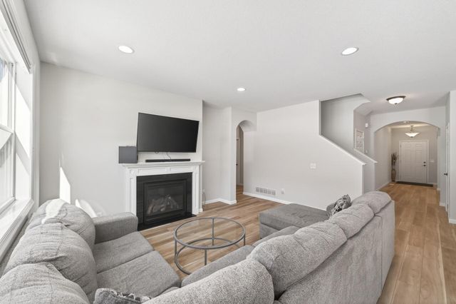 8599 Oakview Way N, Maple Grove, MN 55369