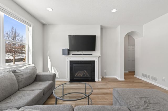 8599 Oakview Way N, Maple Grove, MN 55369