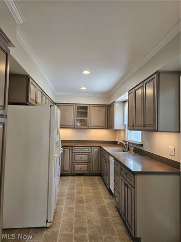 116 Moffet Avenue, Chardon, OH 44024