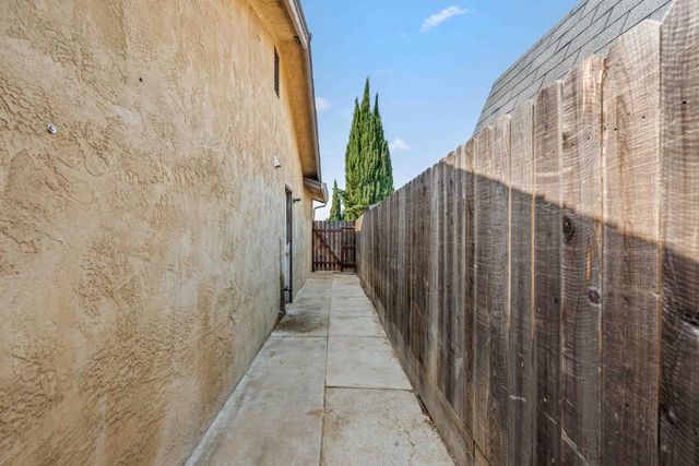1122 Sapphire Way, Manteca, CA 95336
