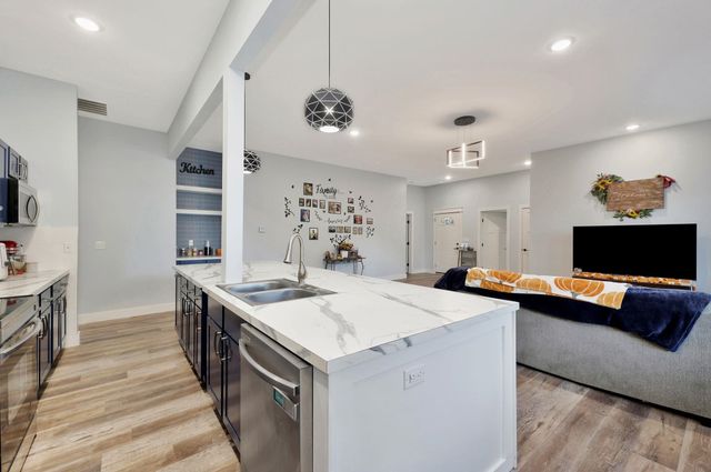 408 E 8th St, Newton, KS 67114