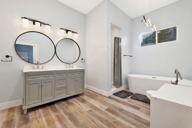 408 E 8th St, Newton, KS 67114