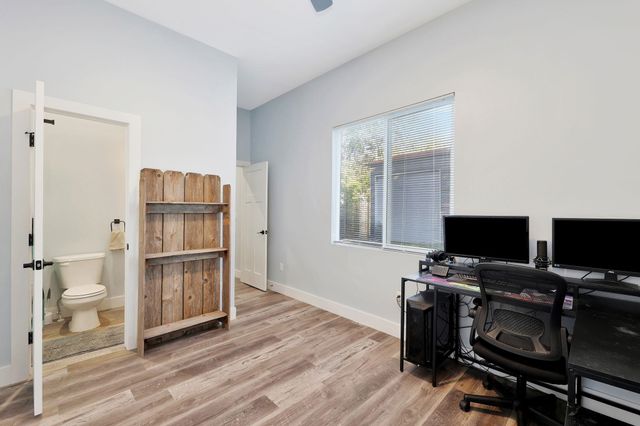 408 E 8th St, Newton, KS 67114