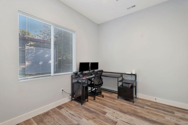 408 E 8th St, Newton, KS 67114