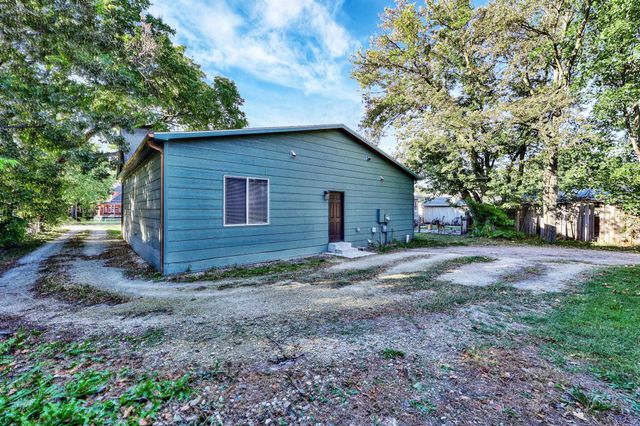 408 E 8th St, Newton, KS 67114