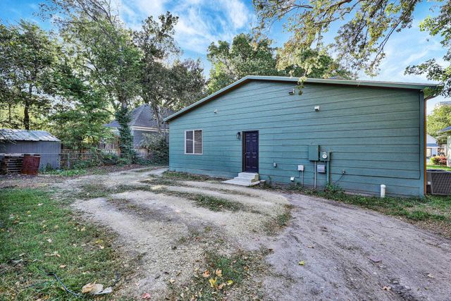 408 E 8th St, Newton, KS 67114