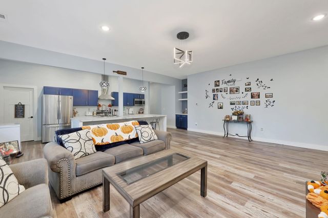 408 E 8th St, Newton, KS 67114