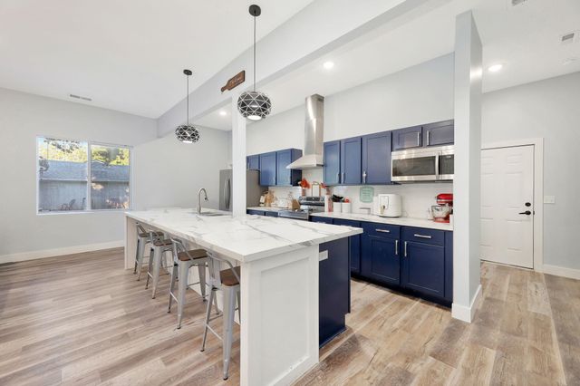 408 E 8th St, Newton, KS 67114