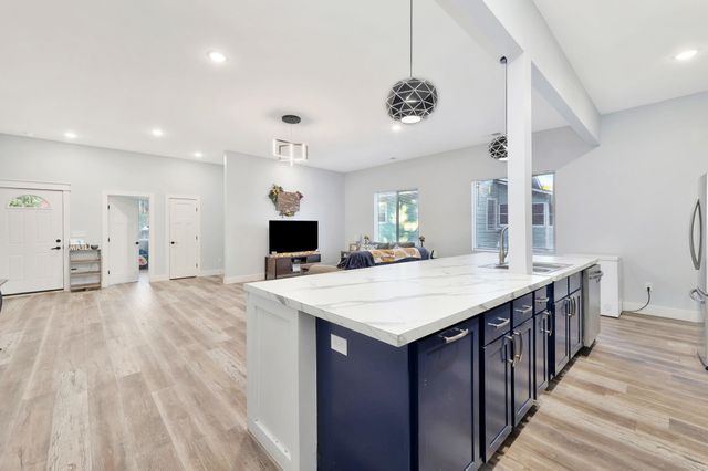 408 E 8th St, Newton, KS 67114