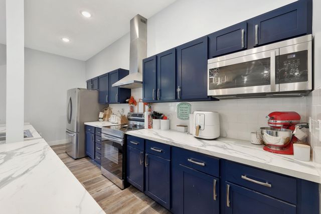 408 E 8th St, Newton, KS 67114