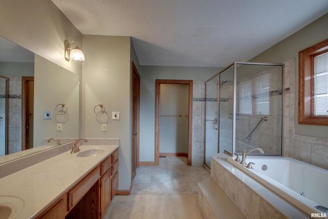 3130 Acadia Way, Quincy, IL 62305