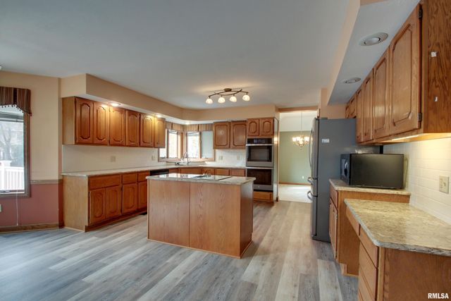 3130 Acadia Way, Quincy, IL 62305