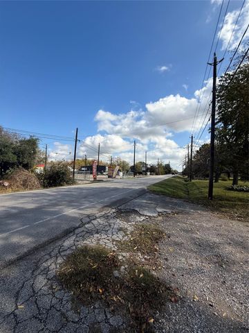 1509 W Cedar Bayou Lynchburg Road, Baytown, TX 77521