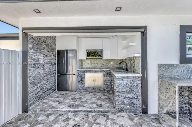 2301 Yellowtail Dr, Marathon, FL 33050