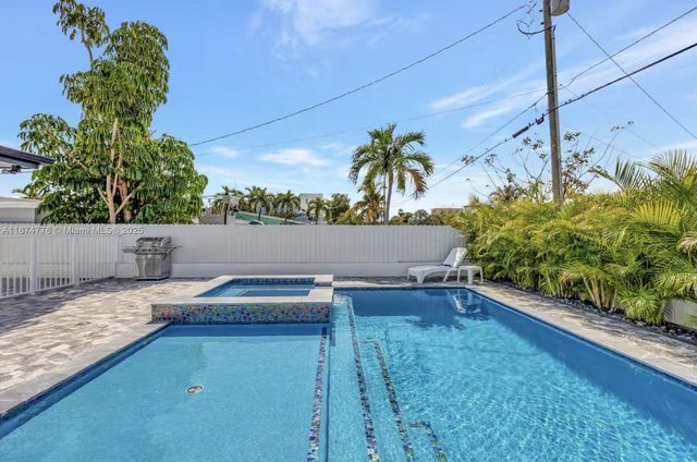 2301 Yellowtail Dr, Marathon, FL 33050