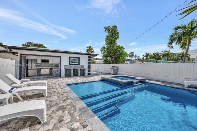 2301 Yellowtail Dr, Marathon, FL 33050