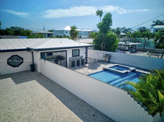 2301 Yellowtail Dr, Marathon, FL 33050