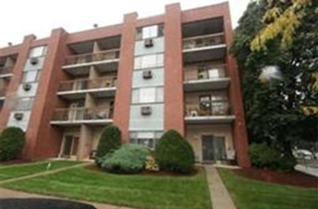 4975 Washington St 305, Boston, MA 02132