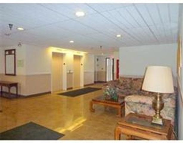 4975 Washington St 305, Boston, MA 02132