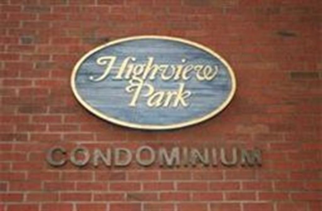 4975 Washington St 305, Boston, MA 02132