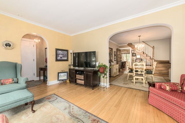 1605 S Fairview Avenue, Park Ridge, IL 60068