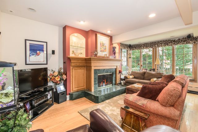 1605 S Fairview Avenue, Park Ridge, IL 60068