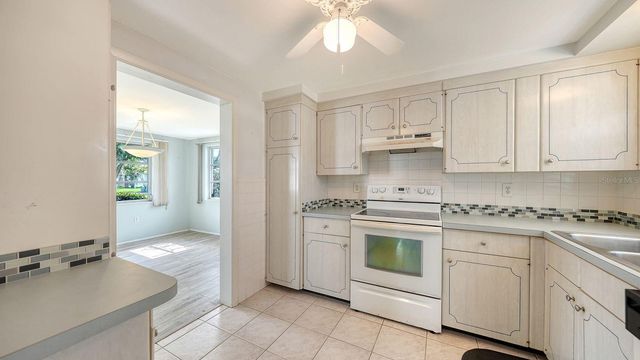 1523 LAKESIDE DRIVE 15, Venice, FL 34293