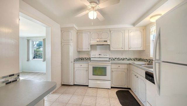1523 LAKESIDE DRIVE 15, Venice, FL 34293