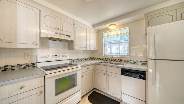 1523 LAKESIDE DRIVE 15, Venice, FL 34293