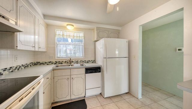 1523 LAKESIDE DRIVE 15, Venice, FL 34293