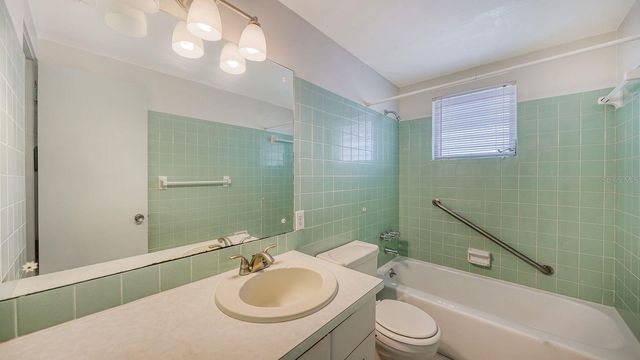 1523 LAKESIDE DRIVE 15, Venice, FL 34293