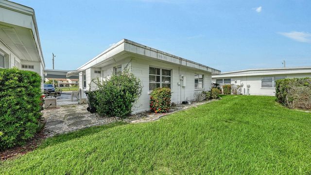 1523 LAKESIDE DRIVE 15, Venice, FL 34293