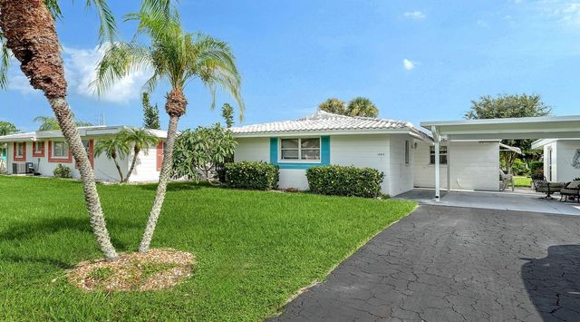 1523 LAKESIDE DRIVE 15, Venice, FL 34293
