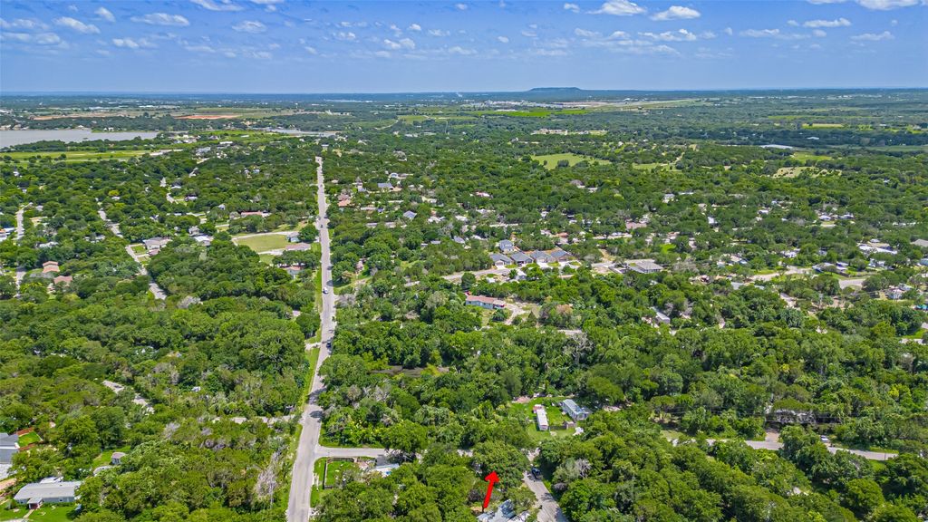 2716 Forest Park Drive, Granbury, TX 76048