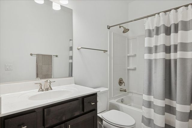 5 Lake Vista Court, Lake Villa, IL 60046