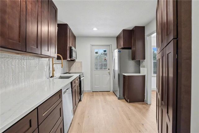 6722 W 77th Terrace, Overland Park, KS 66204